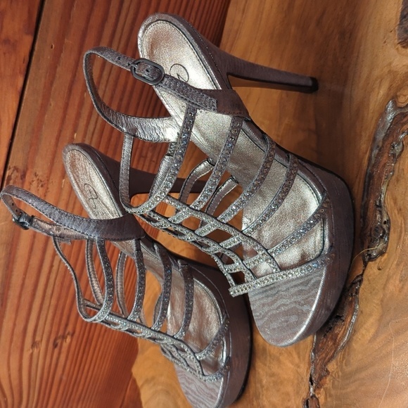 NWT Adrianna Papell | Metallic Silver Rhinestone Strappy High Heels Size 5.5 - Picture 3 of 9